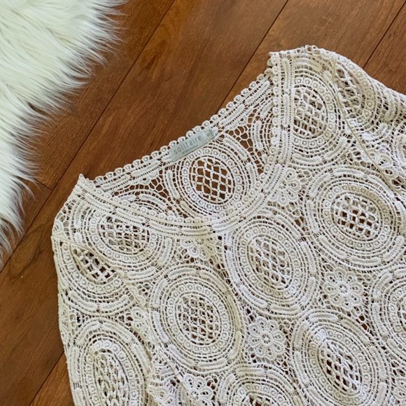Solitaire Long Sleeved Open Weave Crocheted Lace Top-Size S - Picture 7 of 9
